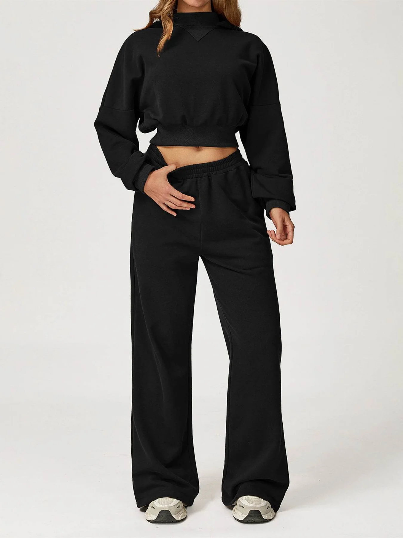 Sport Set with Long Sleeve Crop Sweatshirt and Sweatpant - Artadvier
