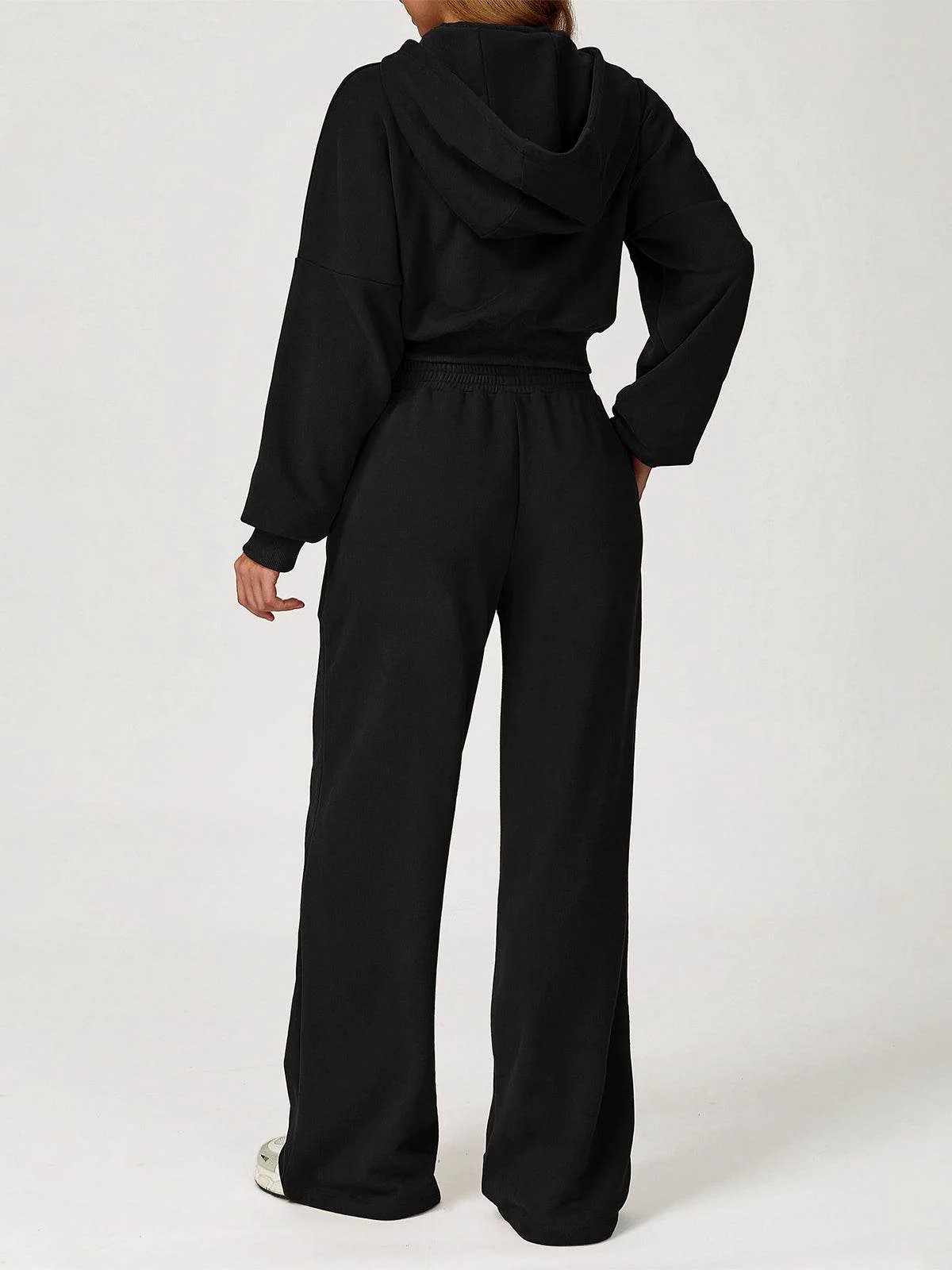 Sport Set with Long Sleeve Crop Sweatshirt and Sweatpant - Artadvier