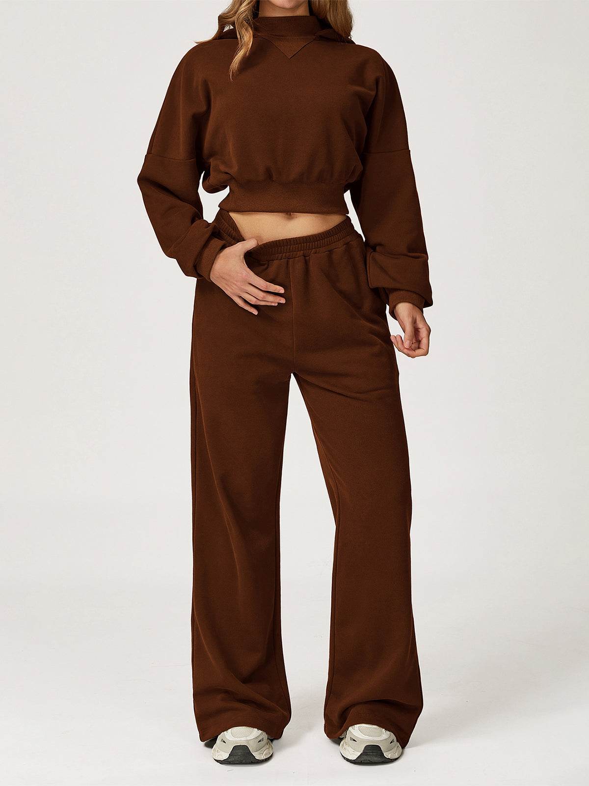 Sport Set with Long Sleeve Crop Sweatshirt and Sweatpant - Artadvier